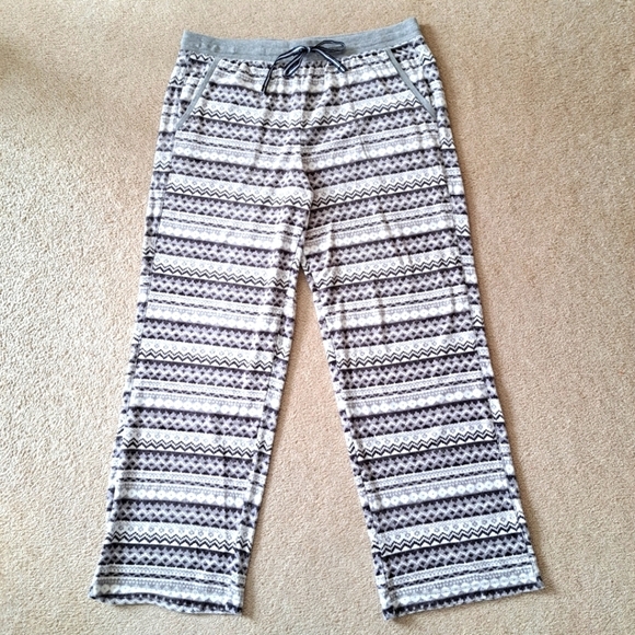 Nautica Pajama Set - 2  Piece Fleece Set Long Sleeved Soft Size Medium NWOT - Picture 7 of 13